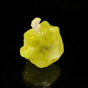 Monocristal de soufre de Sicile, jaune d'une très belle qualité.