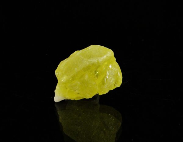 Ensemble de cristaux de soufre de Sicile jaune vif, pour collectionneurs de minéraux.