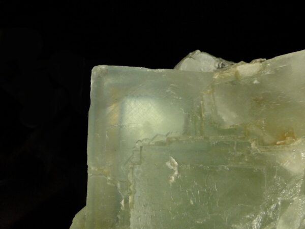 Des cristaux de fluorite de la mine du Burc dans le Tarn, c'est une pièce pour collectionneurs de minéraux.