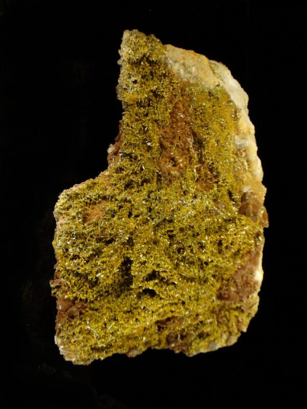 Une pièce de pyromorphite de la mine des Farges, ce site est mondialement connu, une pièce pour collectionneur de minéraux.
