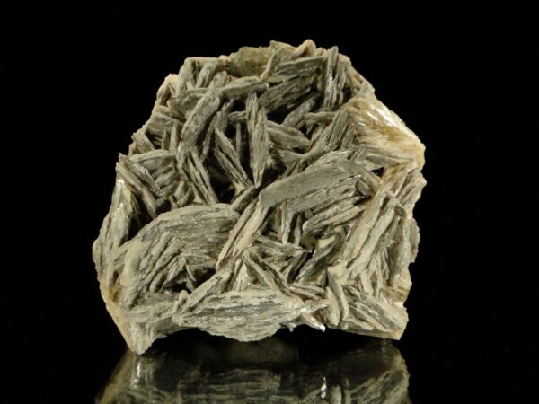 Des cristaux de baryte et de fluorite jaune, ils viennent de la mine du Rossignol, à Chaillac.