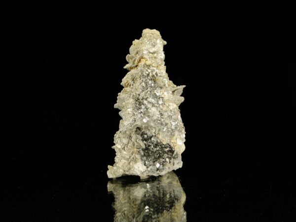 C'est une baryte associée à de la fluorite de la mine du Rossignol, près de Chaillac, une pièce pour collectionneur de minéraux.