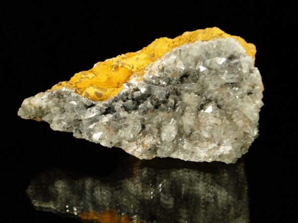 C'est une baryte aux cristaux bleue des Redoutières, c'est une pièce pour collectionneur de minéraux.