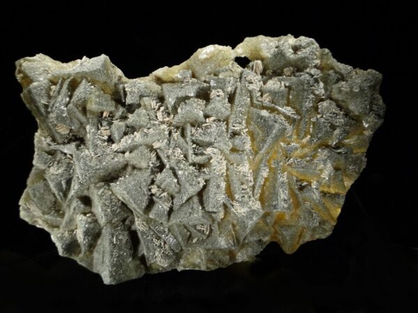 Une pièce de fluorite avec de la baryte, provenant de Chaillac, c'est une pièce pour collectionneur de minéraux.