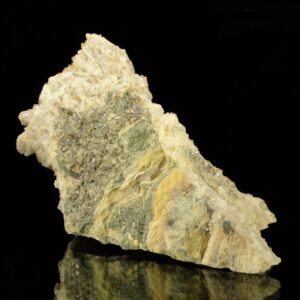 Une belle association de baryte et pyromorphite, provenant de Chaillac, c'est une pièce pour collectionneurs de minéraux.