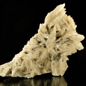 Une belle association de baryte et pyromorphite, provenant de Chaillac, c'est une pièce pour collectionneurs de minéraux.