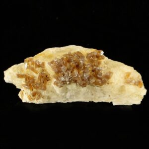 C'est une pièce de pyromorphite marron, les cristaux sont très brillants, elle vient de Chaillac, une pièce pour collectionneur de minéraux.