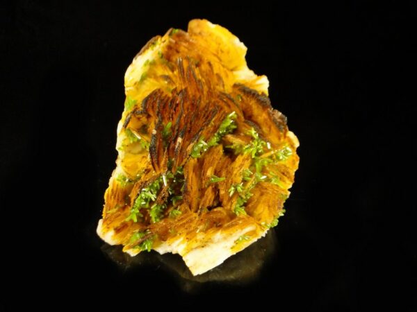Une belle association de baryte et pyromorphite, provenant de Chaillac, c'est une pièce pour collectionneurs de minéraux.