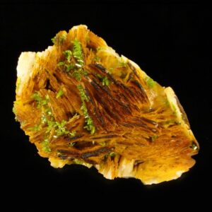 Une belle association de baryte et pyromorphite, provenant de Chaillac, c'est une pièce pour collectionneurs de minéraux.