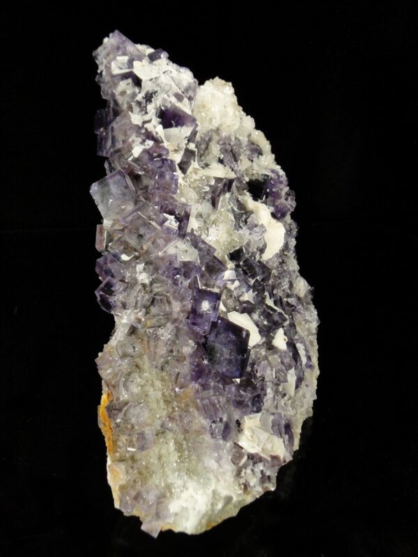 Une association fluorite et quartz, de Berbes, dans les Asturies, c'est une pièce pour collectionneur de minéraux.