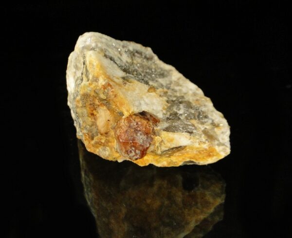 Un grenat de Bessines sur Gartempes, c'est une pièce de Haute-Vienne, pour collectionneur de minéraux.