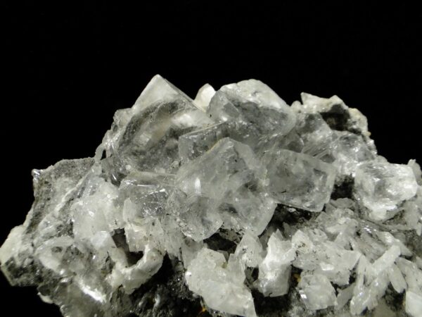 Une pièce de la mina Emilio, on retrouve une superbe association calcite, fluorite et baryte, c'est une pièce pour collectionneur de minéraux.