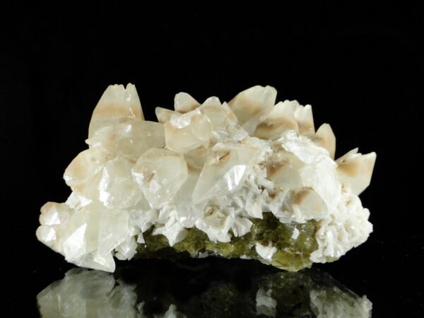 Une pièce de la mina Moscona, c'est une association calcite, dolomite et baryte, une pièce pour collectioneur de minéraux.