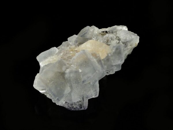 Un ensemble de cubes de fluorite et calcite de la mine de La Collada, c'est une pièce pour collectionneur de minéraux.