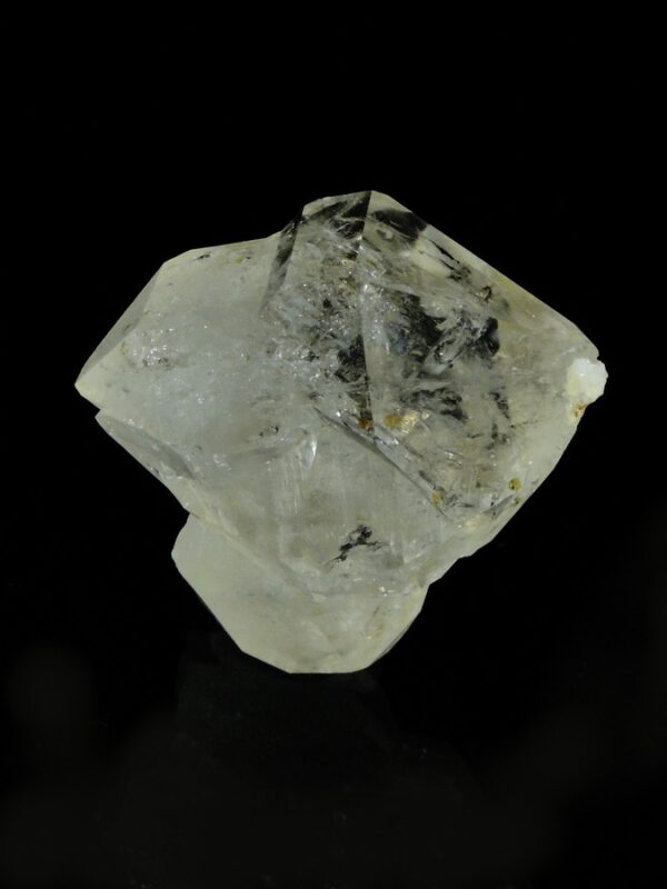 Un quartz biterminé de la zone de la Cabana, à Berbes, il y a des inclusions d'hydrocarbure, c'est une pièce pour collectionneur de minéraux.
