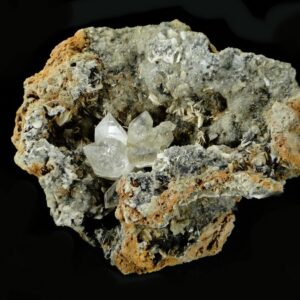 Un quartz biterminé de la zone de la Cabana, à Berbes, il y a des inclusions d'hydrocarbure, c'est une pièce pour collectionneur de minéraux.