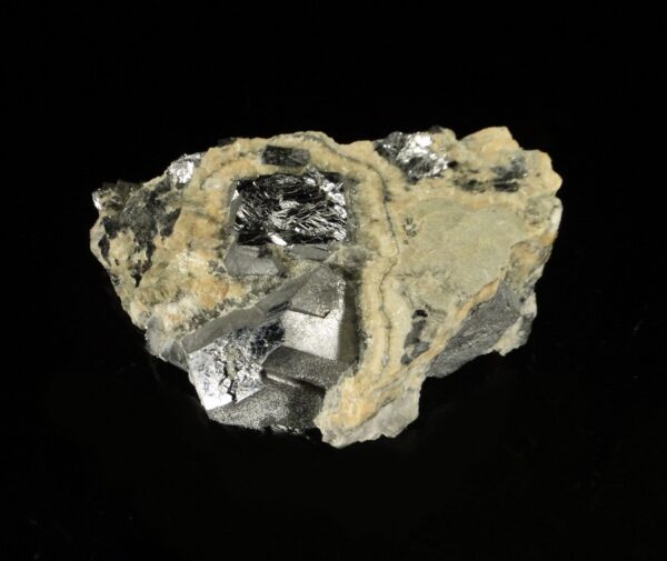 Une pièce de galène de la mine du Rossignol, ce sont des octédres, une pièce pour collectionneur de minéraux.