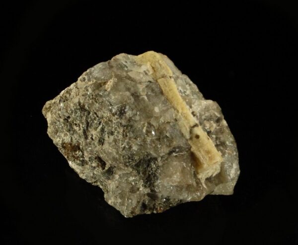 Une béryl sur gangue, il vient de la carrière de Vénachat, c'est une pièce pour collectionneur de minéraux.