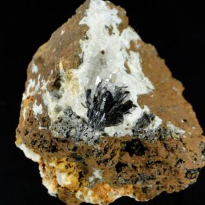 Ce sont des cristaux de goethite noirs sur des cristaux de quartz blanc, une pièce pour collectionneur de minéraux.