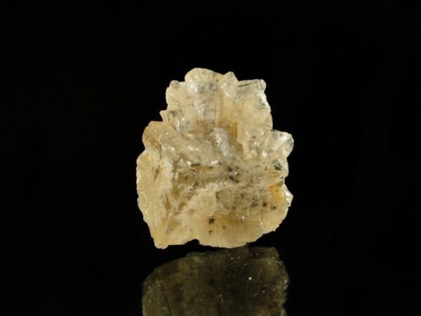 C'est une pièce de fluorite de la mine du Rossignol, à Chaillac, c'est une pièce pour collectionneur de minéraux.