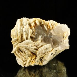 C'est une pièce de fluorite et baryte de la mine du Rossignol, à Chaillac, c'est une pièce pour collectionneur de minéraux.