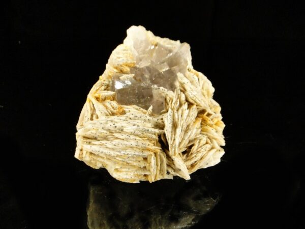 C'est une pièce de fluorite et baryte de la mine du Rossignol, à Chaillac, c'est une pièce pour collectionneur de minéraux.