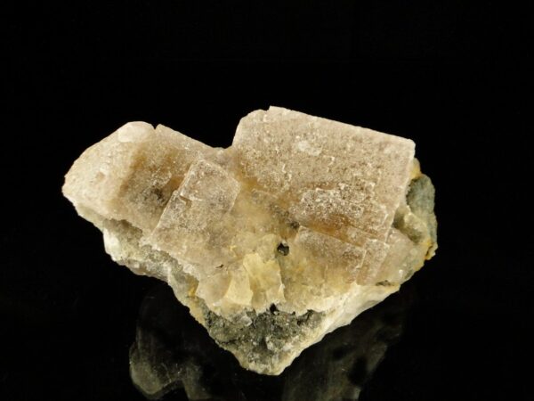 C'est une pièce de fluorite et baryte de la mine du Rossignol, à Chaillac, c'est une pièce pour collectionneur de minéraux.