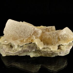 C'est une pièce de fluorite et baryte de la mine du Rossignol, à Chaillac, c'est une pièce pour collectionneur de minéraux.