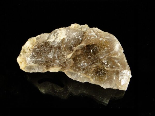 C'est une pièce de fluorite de la mine du Rossignol, à Chaillac, c'est une pièce pour collectionneur de minéraux.