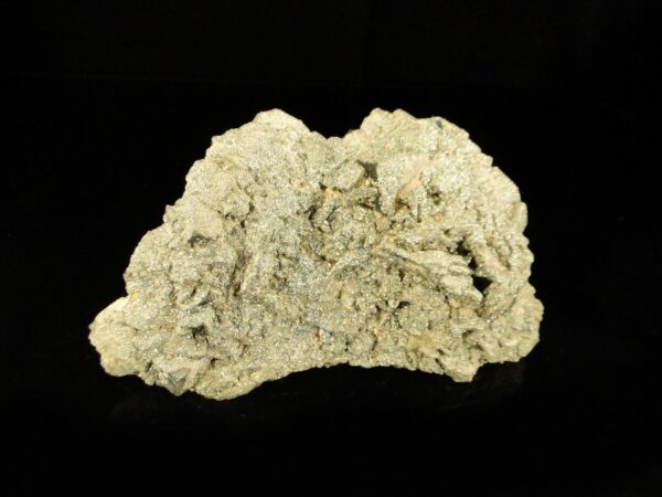 Une pièce de fluorite flottante de la mine du Rossignol, un côté et pyrité, c'est une pièce pour collectionneur de minéraux, elle vient de Chaillac.