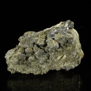 C'est une pièce de galène et de pyrite de la carrière de Rochechouart, c'est une pièce pour collectionneur de minéraux.