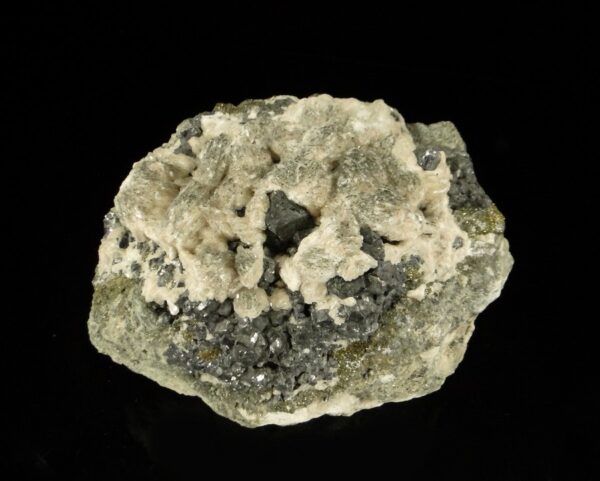 C'est une pièce de galène et de baryte de la carrière de Rochechouart, c'est une pièce pour collectionneur de minéraux.