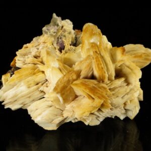 Une association de la mine de Berbes, ce sont des crètes de baryte sur fluorite et quartz, une pièce pour collectionneur de minéraux.