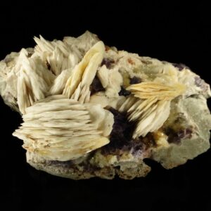 Une association de la mine de Berbes, ce sont des crètes de baryte sur fluorite et quartz, une pièce pour collectionneur de minéraux.