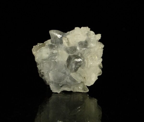 C'est un ensemble de cristaux de calcite avec de la fluorite, la pièce vient de la mina Emilio dans les Asturies, c'est un échantillon pour collectionneur de minéraux.