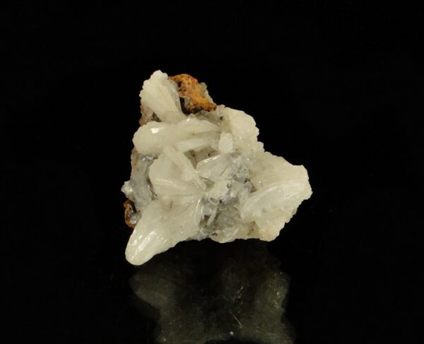 Ce sont des cristaux d'hémimorphite, ils viennent du Méxique, de la mine de Ojuela, c'est une pièce pour collectionneur de minéraux.