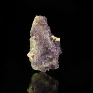 Ce sont des cristaux de fluorite sur de la baryte, c'est une pièce pour collectionneur de minéraux.