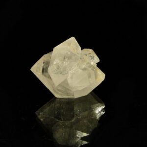 C'est un quartz à inclusion il vient de la Cabana, à Berbes, dans les Asturies en Espagne, c'est une pièce pour collectionneur de minéraux.