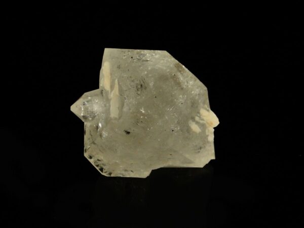 C'est un quartz à inclusion il vient de la Cabana, à Berbes, dans les Asturies en Espagne, c'est une pièce pour collectionneur de minéraux.