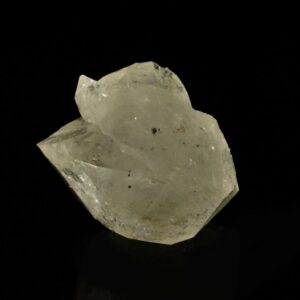 C'est un quartz à inclusion il vient de la Cabana, à Berbes, dans les Asturies en Espagne, c'est une pièce pour collectionneur de minéraux.