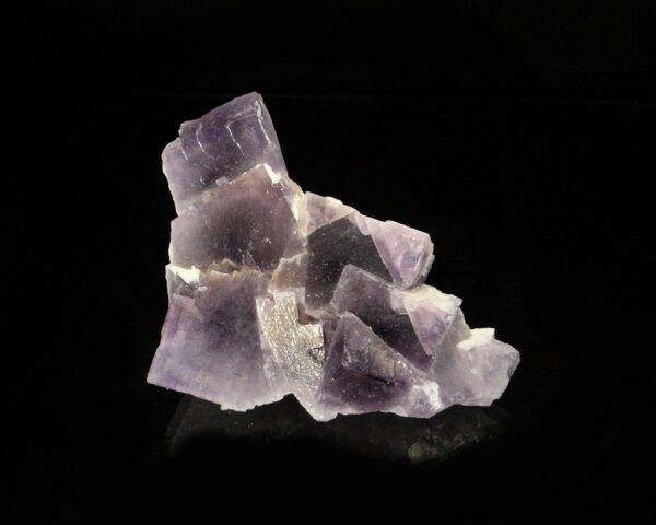 Ce sont des cristaux de fluorite sur de la baryte, c'est une pièce pour collectionneur de minéraux.