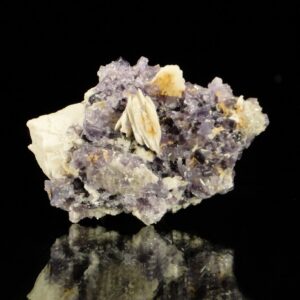 Ce sont des cristaux de fluorite sur de la baryte, c'est une pièce pour collectionneur de minéraux.