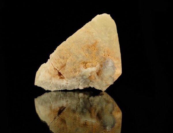 C'estun cristal de calcite avec lequel sont associés des cubes de fluorite, la pièce vient de la mine de La Collada, c'est une pièce de pour collectionneur de minéraux.