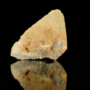 C'estun cristal de calcite avec lequel sont associés des cubes de fluorite, la pièce vient de la mine de La Collada, c'est une pièce de pour collectionneur de minéraux.