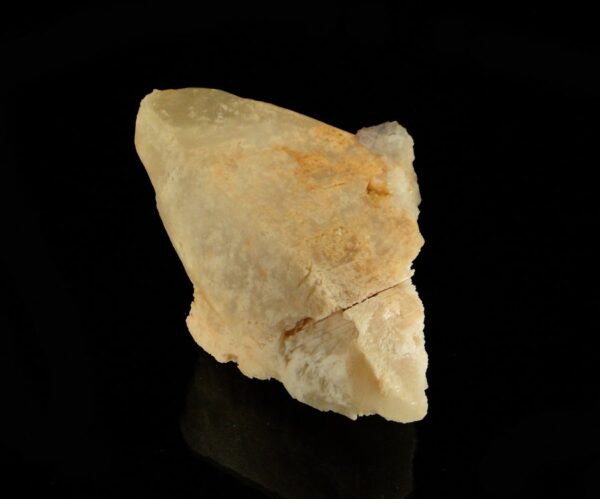 C'estun cristal de calcite avec lequel sont associés des cubes de fluorite, la pièce vient de la mine de La Collada, c'est une pièce de pour collectionneur de minéraux.