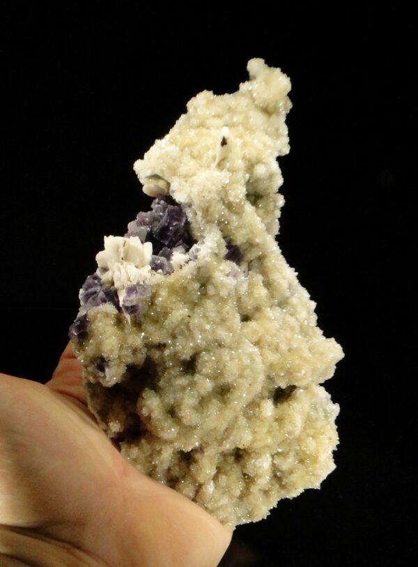 Une ensemble de baryte, fluorite sur quartz, la pièce vient de Berbes, en Espagne, c'est une pièce pour collectionneur de minéraux.