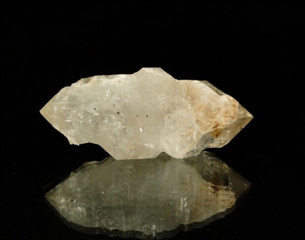 C'est une quartz biterminé à inclusions mobiles, il provient de la Cabana, Berbes, c'est une pièce pour collectionneur de minéraux.