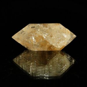 C'est une quartz biterminé, il provient de la Cabana, Berbes, c'est une pièce pour collectionneur de minéraux.