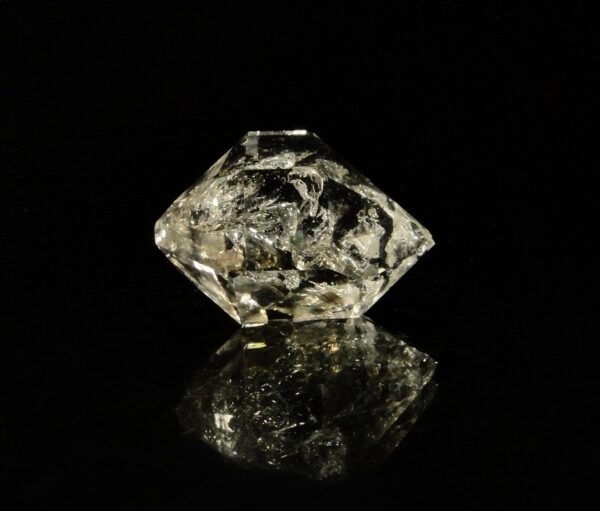 C'est une quartz biterminé, il provient de la Cabana, Berbes, c'est une pièce pour collectionneur de minéraux.