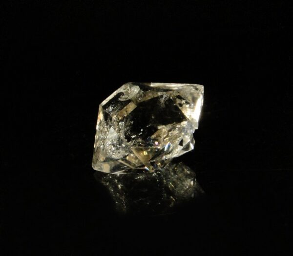 C'est une quartz biterminé, il provient de la Cabana, Berbes, c'est une pièce pour collectionneur de minéraux.